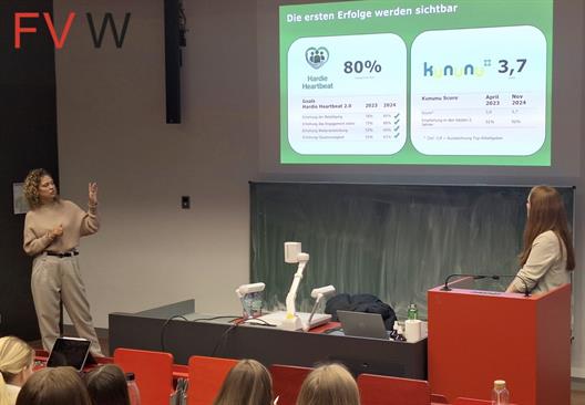 Melanie Schröder und Sarah Rehberg von James Hardie berichteten zur Strategie und Umsetzung von Employer Branding von James Hardie und gaben einen direkten Einblick in die zahlreichen Maßnahmen und Initiativen. 